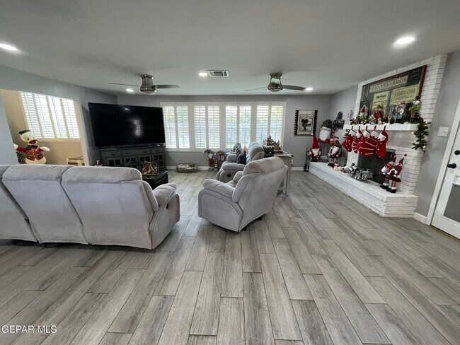 Building Photo - 10024 Fenway Dr