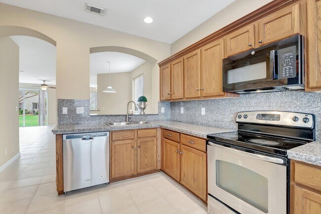 Building Photo - 3021 N Evergreen Cir