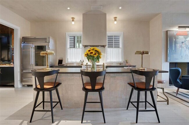 Building Photo - 11291 Serenbe Ln