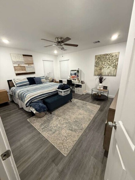 Building Photo - 5616 Hollow Pines Dr