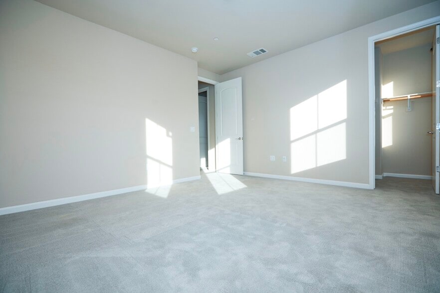 Building Photo - 4714 Tina Speciale Dr