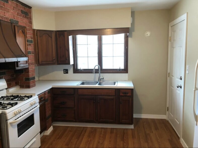 Building Photo - 1184 Kossuth Ave