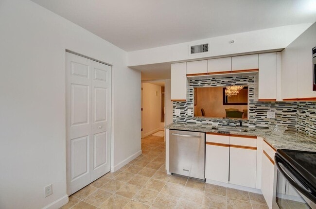 Building Photo - 15364 Lakes of Delray Blvd