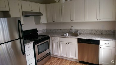 Upgraded Kitchen - Heritage Crossing Townhome Apartments