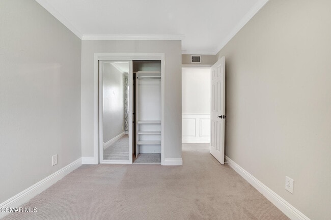 Building Photo - 2995 Dogwood Cir