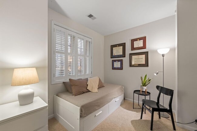 Building Photo - 1008 Portland Ave