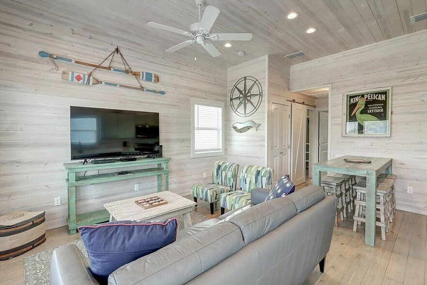 Building Photo - 1924 Eleventh Street-SI ID1023215P