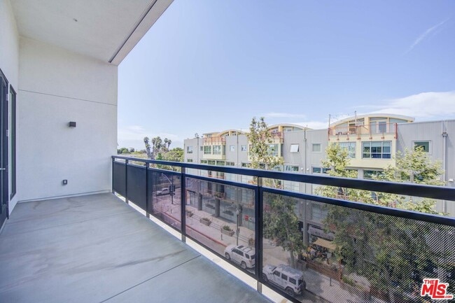 Building Photo - 160 S Ventura Ave
