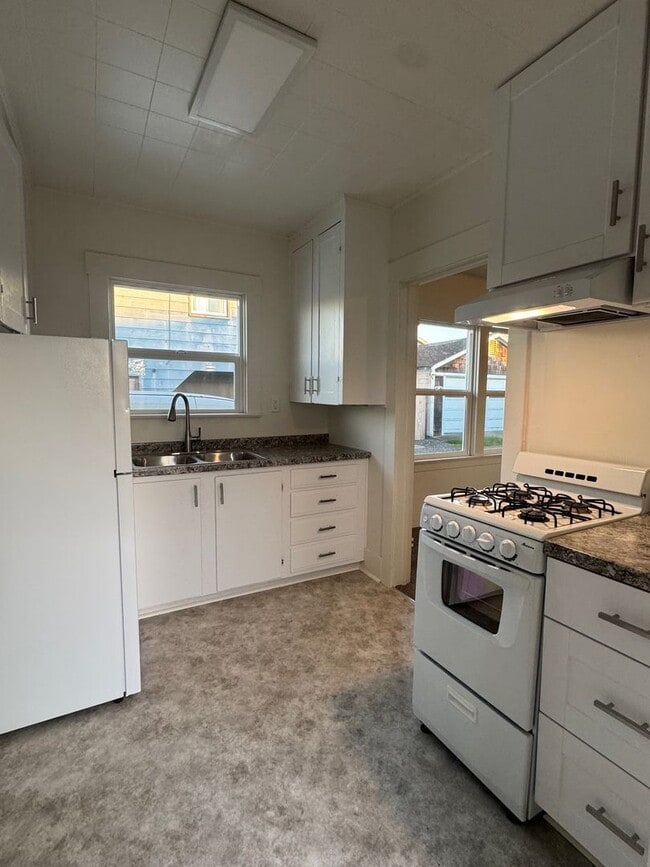 Building Photo - 2015 I St