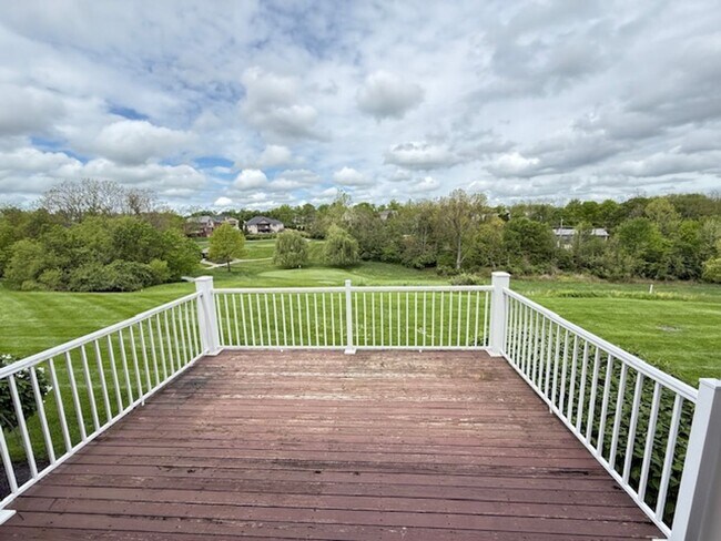 Building Photo - Triple Crown 2 bed 2 1/2 bath