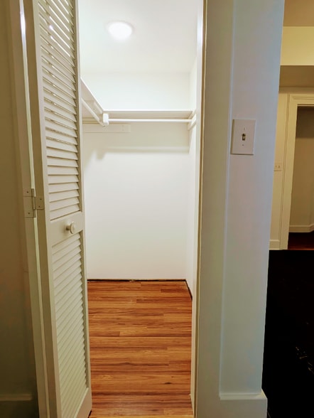 Building Photo - 955 Rogers St