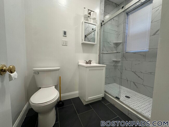 Building Photo - 40 Queensberry St