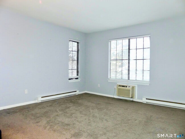 Building Photo - 8 Oakwood Ave