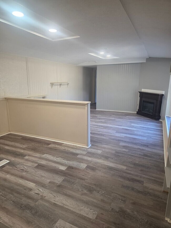 Building Photo - Updated 3 bedroom 2 bath Home for rent