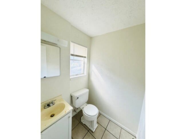 Building Photo - ****2 BEDROOM IN DALLAS WITH LARGE GARAGE ...