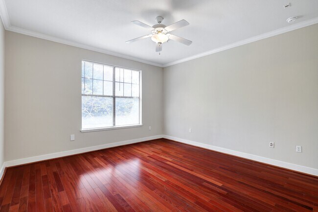 Building Photo - 7342 Oak Manor Dr