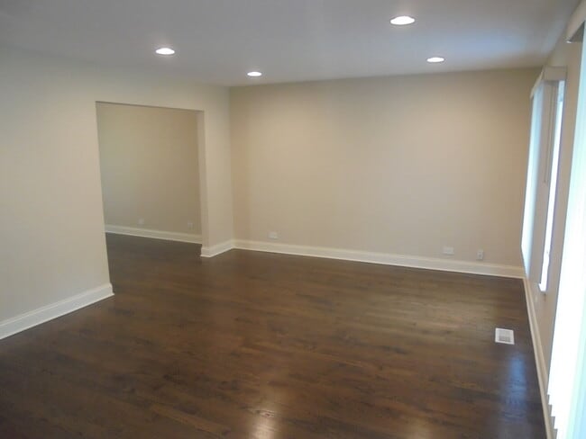 Building Photo - 1085 Hecker Dr