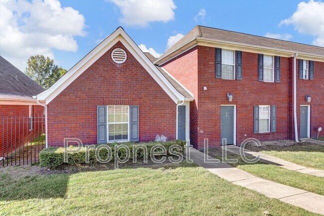 Building Photo - 866 Barrington Woods Cove