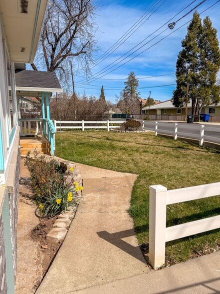 Building Photo - 615 Shasta Ave