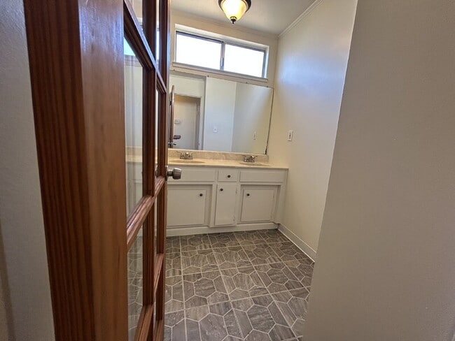 Building Photo - 2213 N Cirby Way