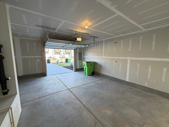 Building Photo - Carolina Springs 2