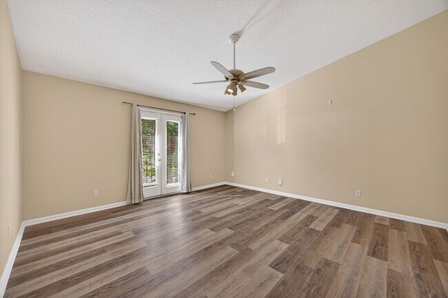 Building Photo - Windsor Pointe Condo