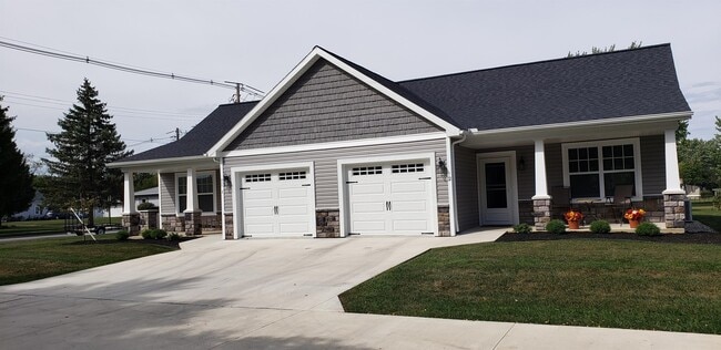 Building Photo - 512 Dearbaugh Ave