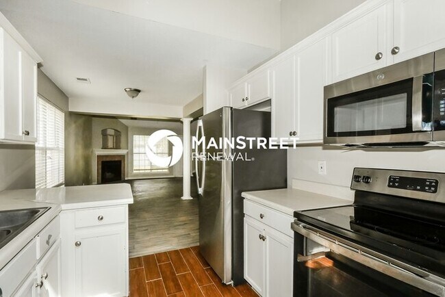 Building Photo - 4 Bedroom Pet-Friendly Home in cordova, TN with Main Street Renewal