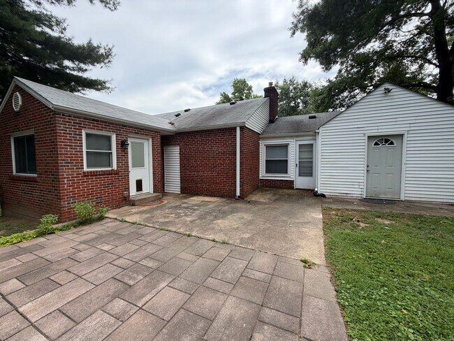 Building Photo - 421 Cannonbury Dr