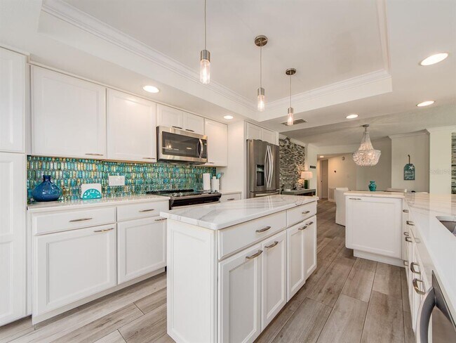 Building Photo - 240 Sand Key Estates Dr