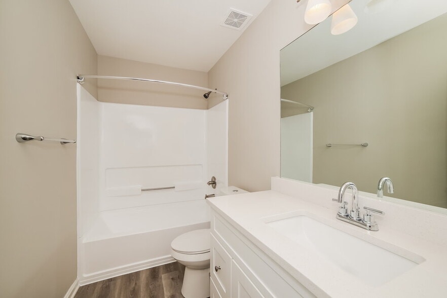 Building Photo - 1610 Silver Oak Dr