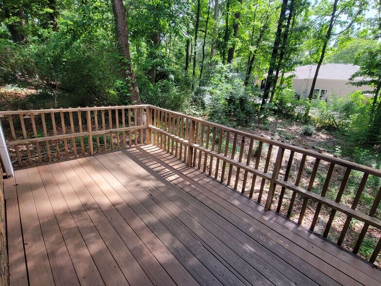 Building Photo - 804 Linbard Ln