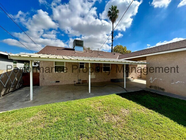 Building Photo - Cute 3 Bed/1 Bath SW Bakersfield Home w RBP & $0 Deposit Option