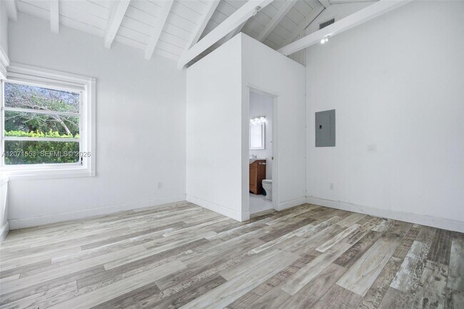 Building Photo - 2300 S Miami Ave