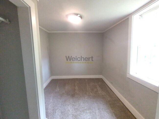 Building Photo - 3Bed/1Bath house with great location
