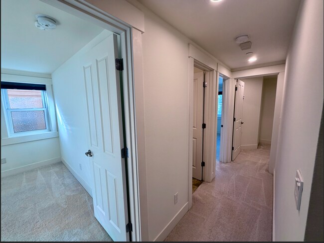 Building Photo - 517 N 39th St