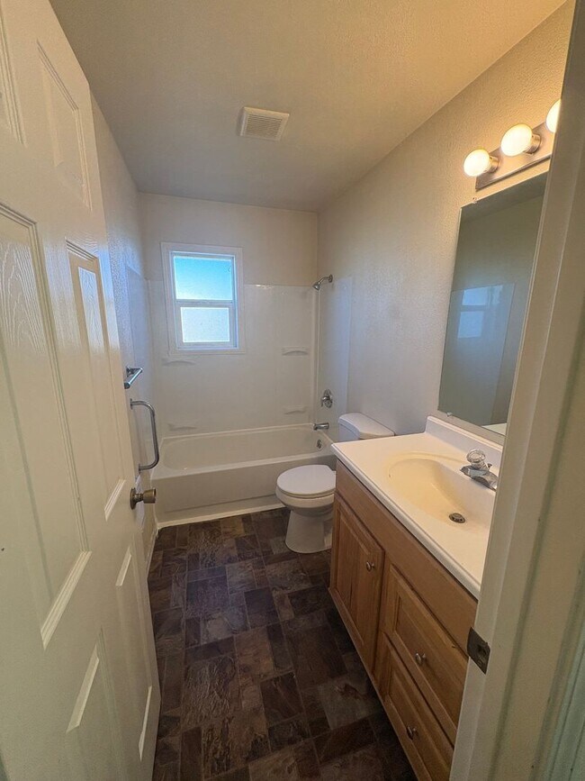 Building Photo - Home for Rent in Ephrata