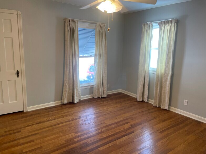 Building Photo - 4361 W 58th St