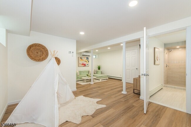 Building Photo - 146 Raab Ave
