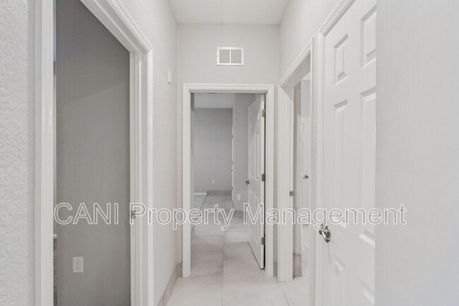 Building Photo - 2484 San Tecla St