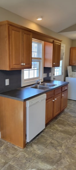 Building Photo - 438 W Market St