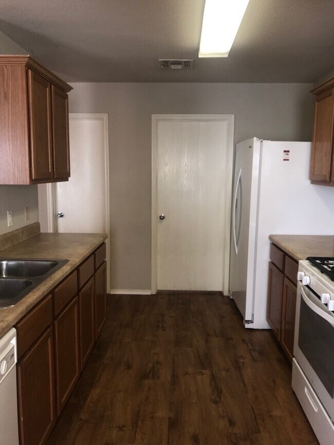 Building Photo - GREAT HOME! GREAT LOCATION