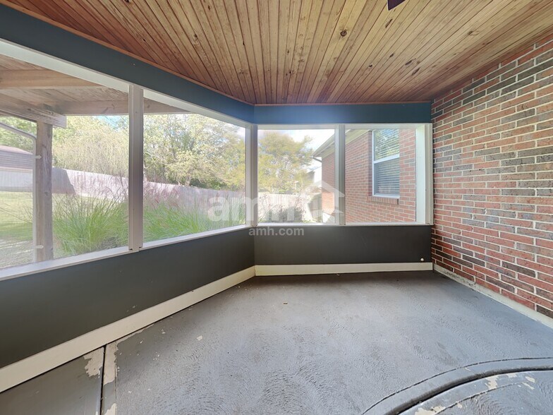 Building Photo - 7301 Blackstone Dr