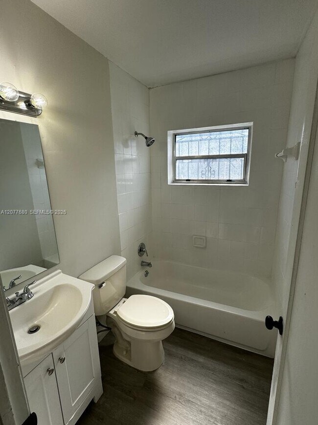 Building Photo - 2734 SW 30th Ct