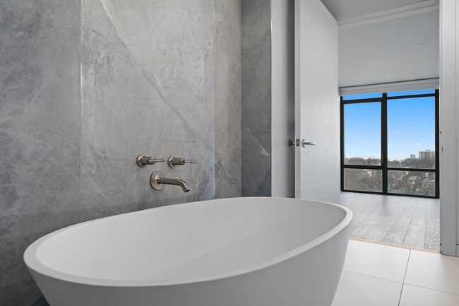 Building Photo - 320 ADOLPHUS Ave