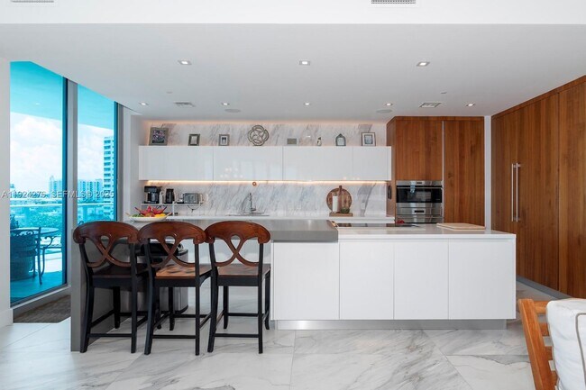 Building Photo - 701 N Fort Lauderdale Beach Blvd