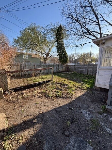 Building Photo - 472 Case Ave