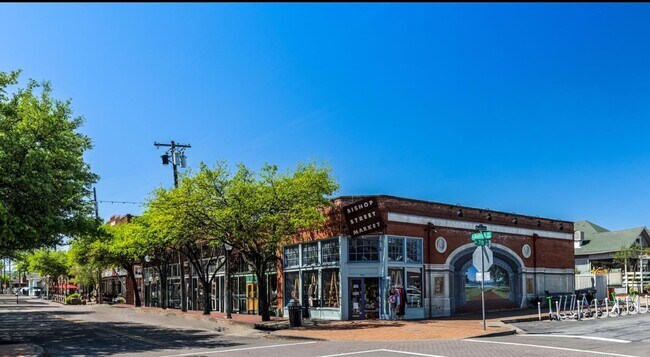 Building Photo - 505 W Eighth St