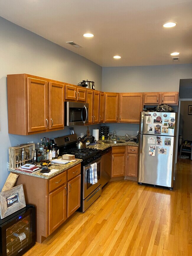 Building Photo - 3633 N Elston Ave