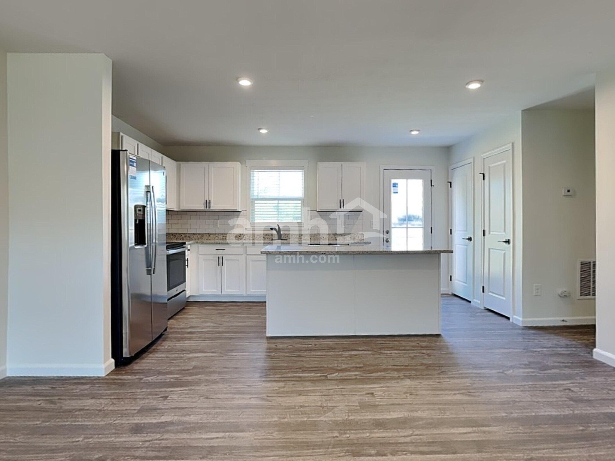 Building Photo - 213 Wooded Ridge Dr